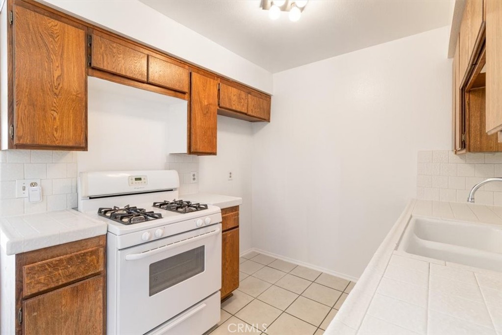 322 N Avenue 66 5