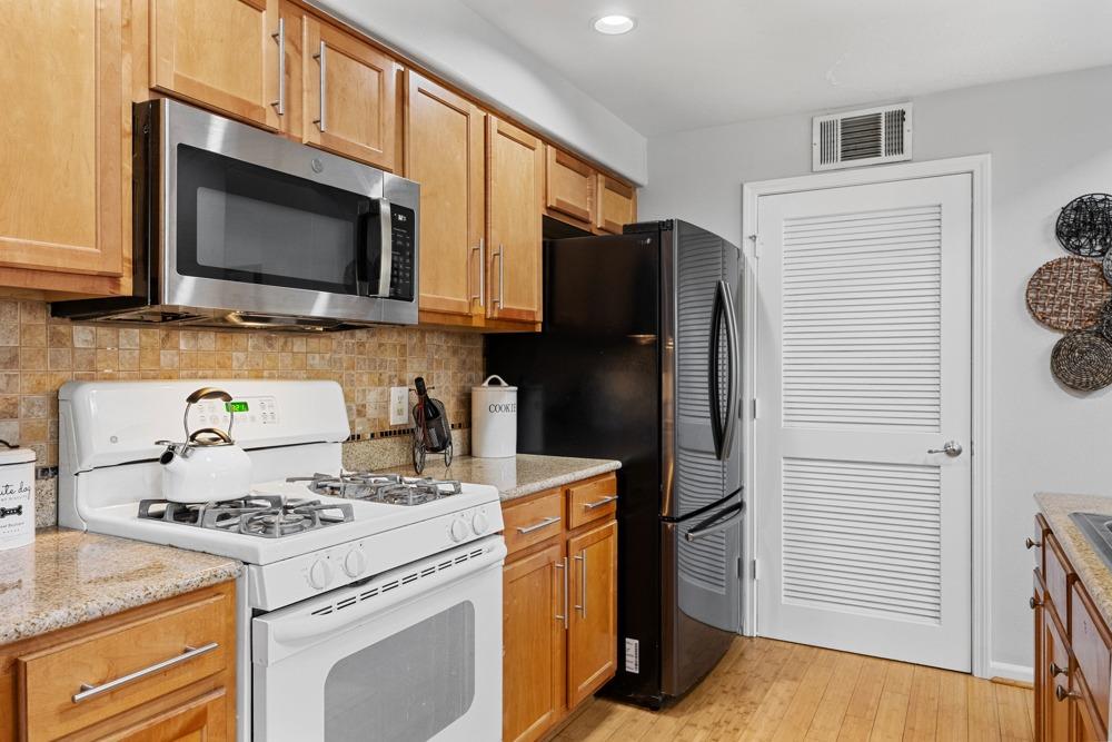 5350 Dunlay Drive 112