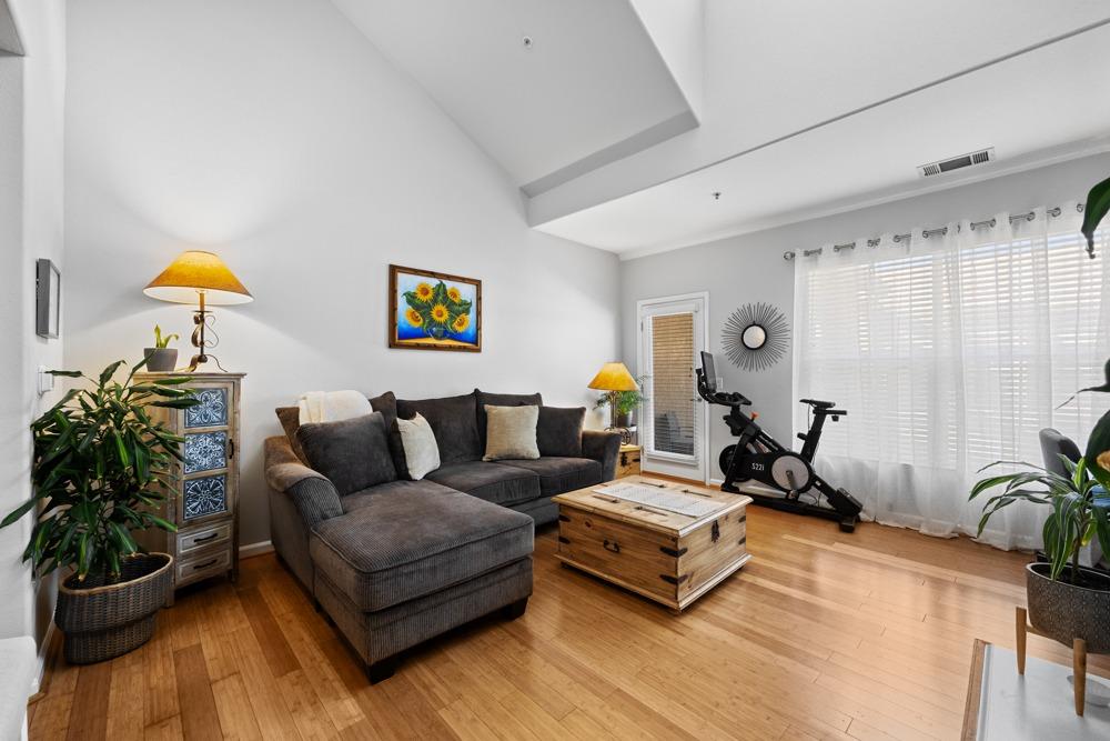 5350 Dunlay Drive 112