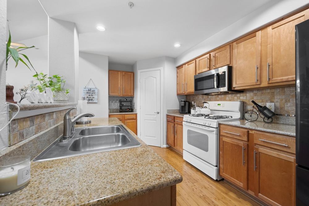 5350 Dunlay Drive 112