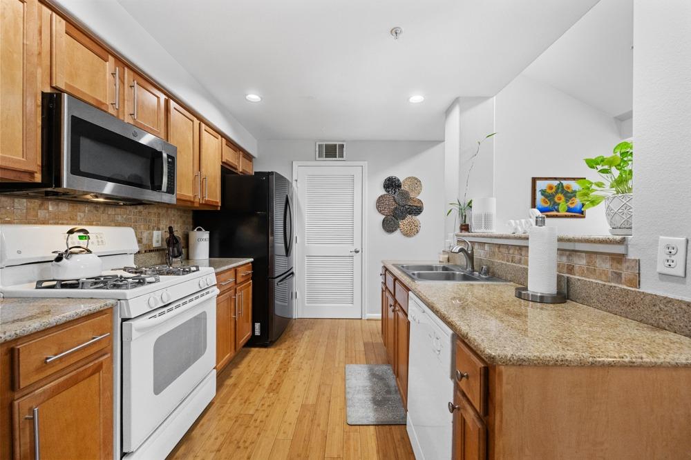 5350 Dunlay Drive 112