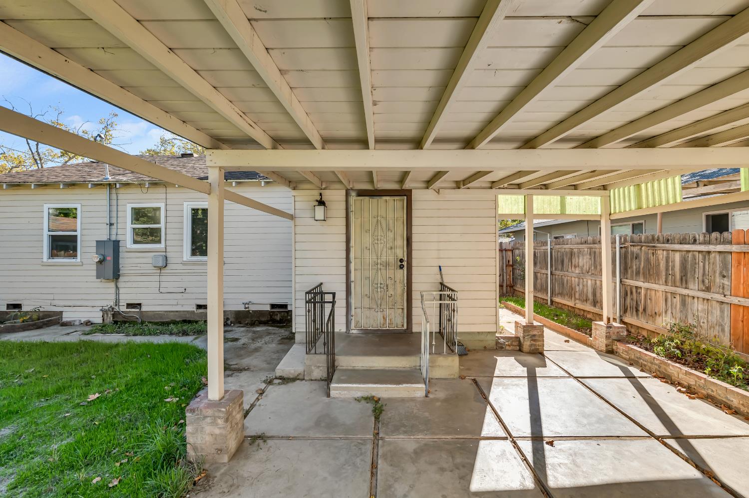 153 El Camino Avenue