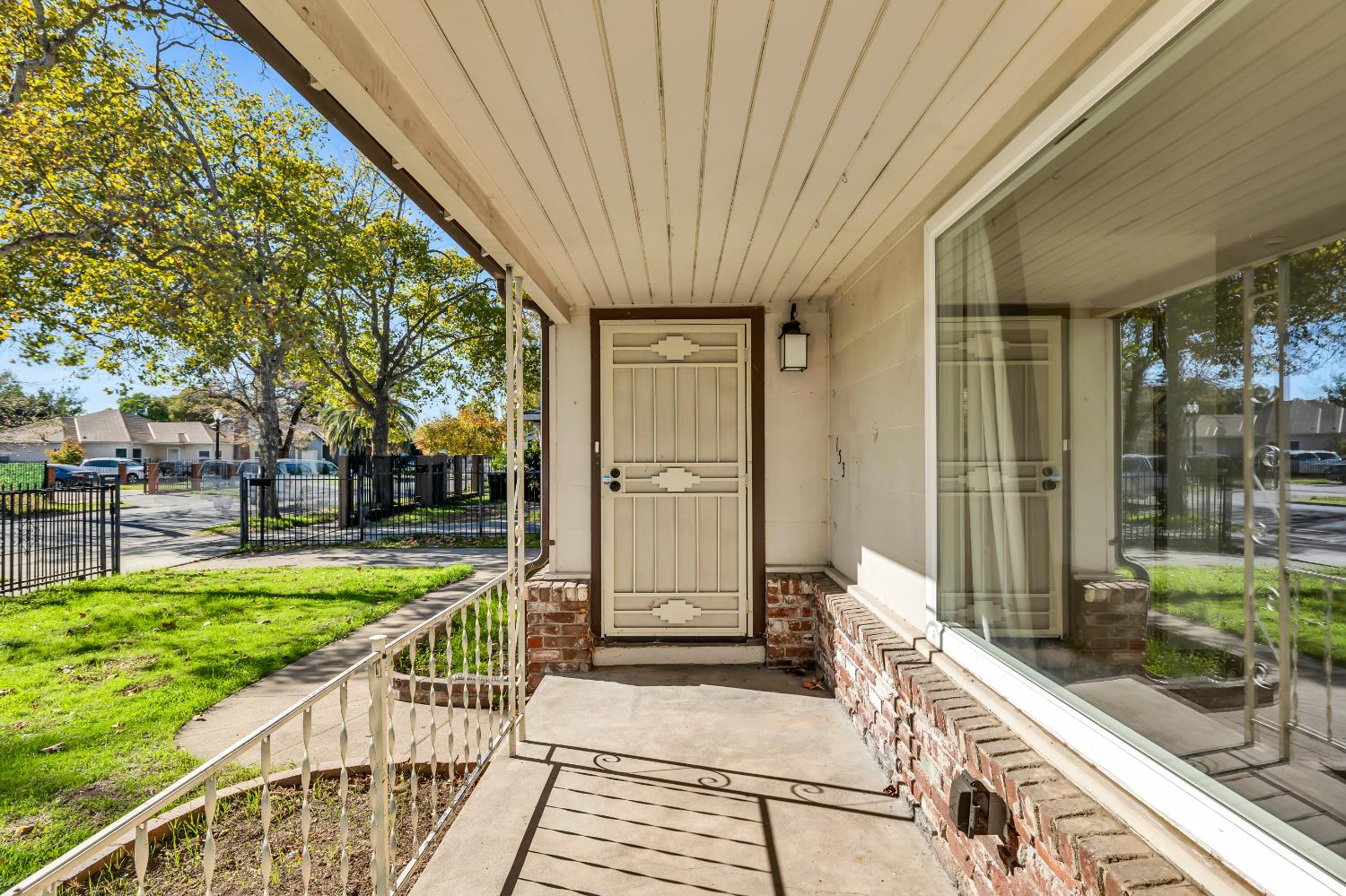 153 El Camino Avenue