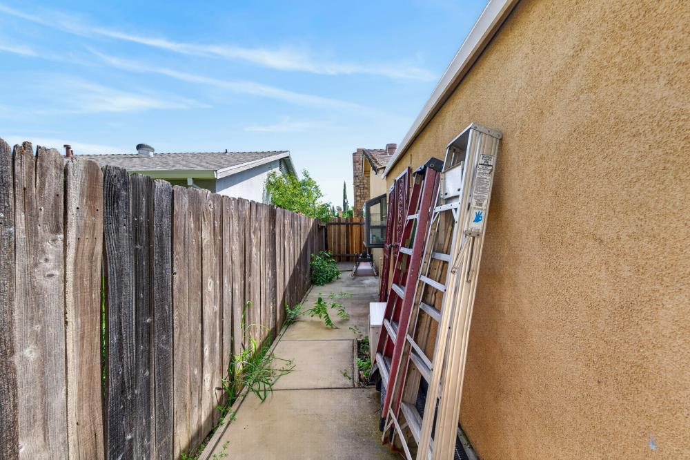 2612 Stonehaven Drive