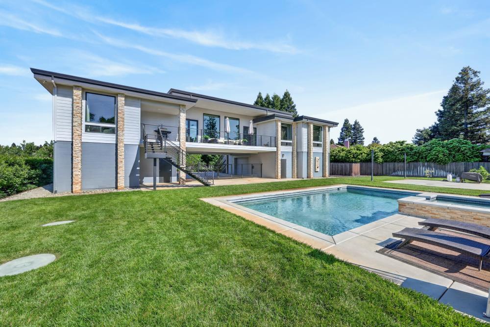 713 Saddleback Drive