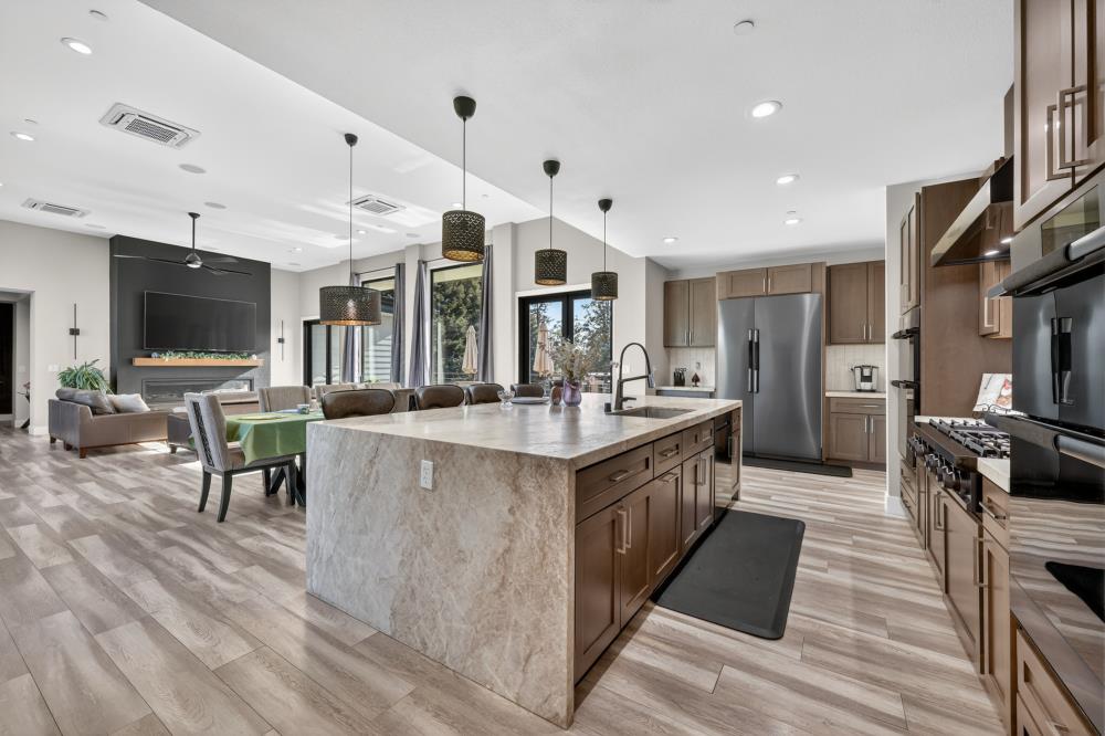 713 Saddleback Drive