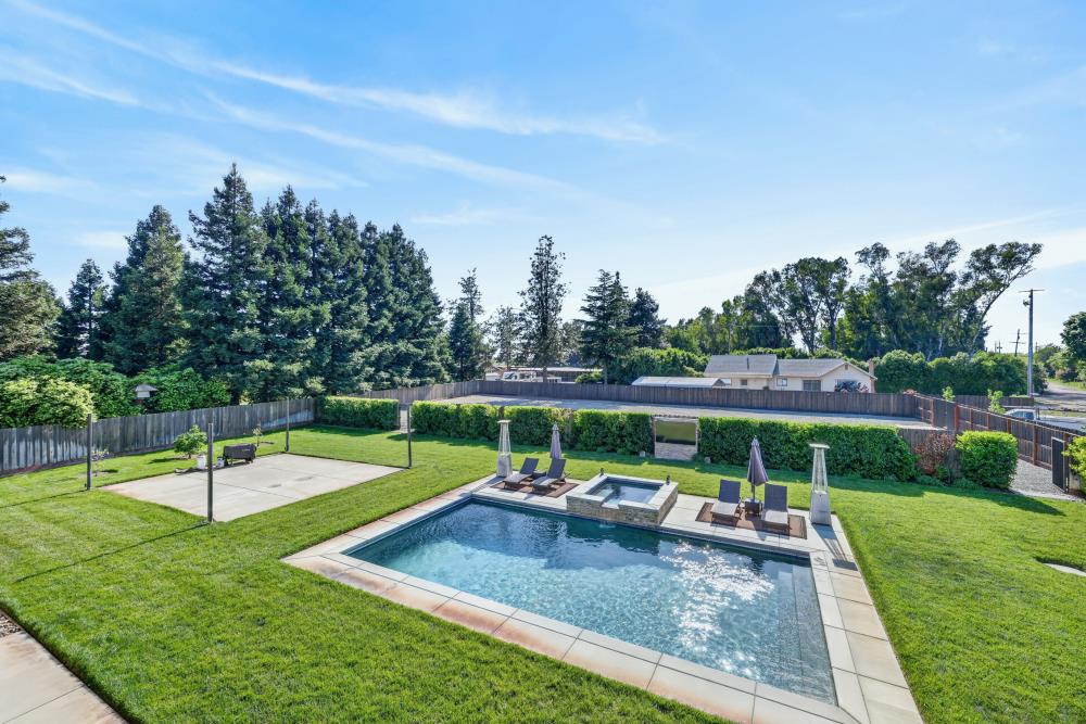 713 Saddleback Drive