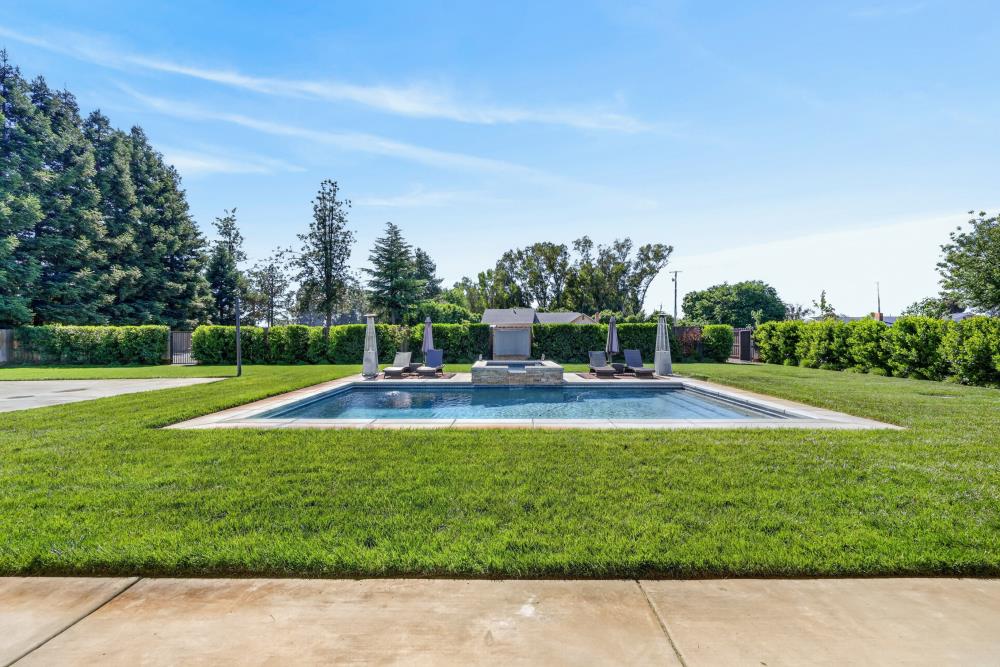 713 Saddleback Drive