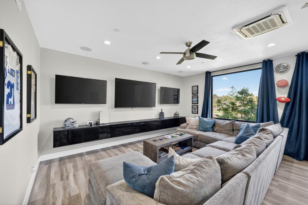 713 Saddleback Drive