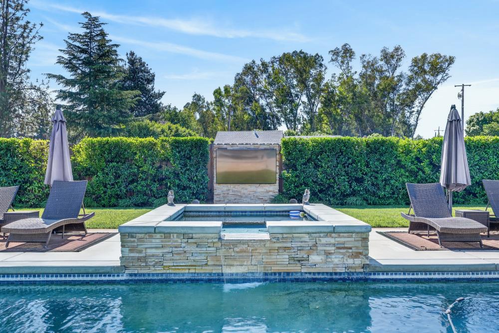 713 Saddleback Drive