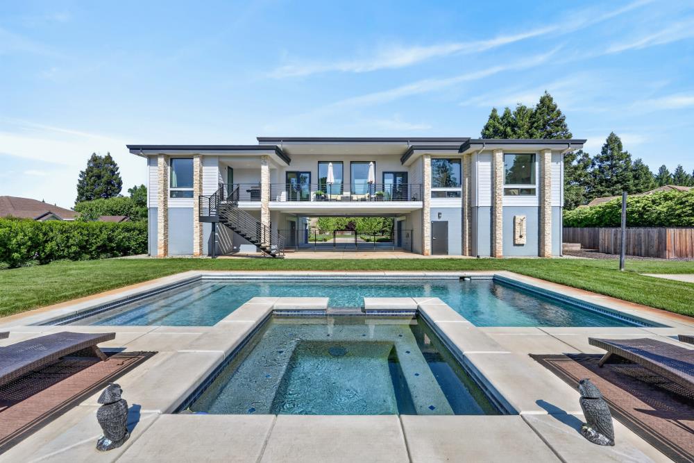 713 Saddleback Drive
