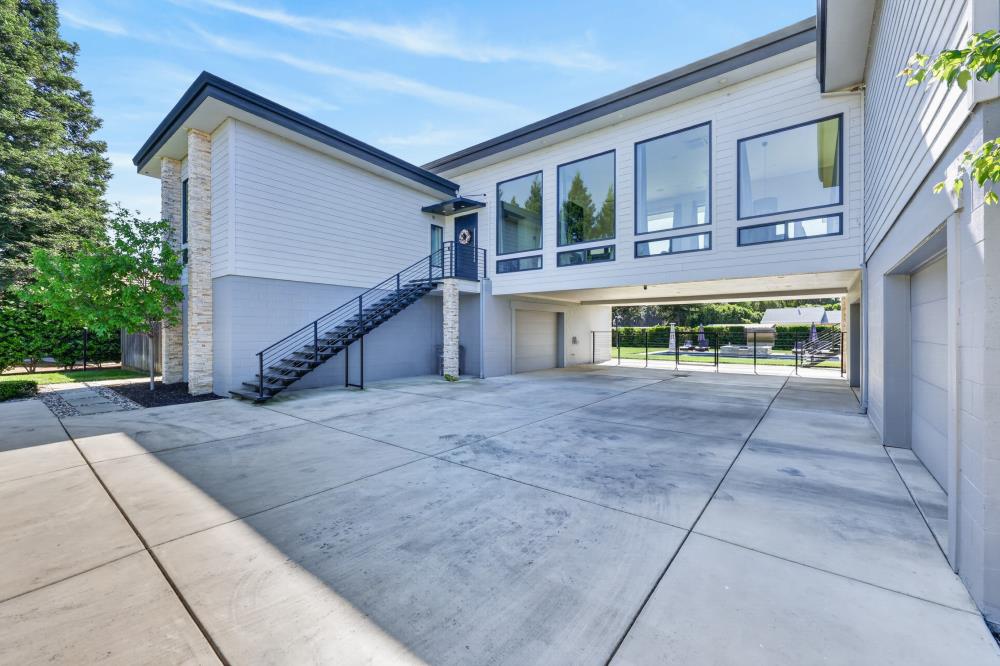 713 Saddleback Drive