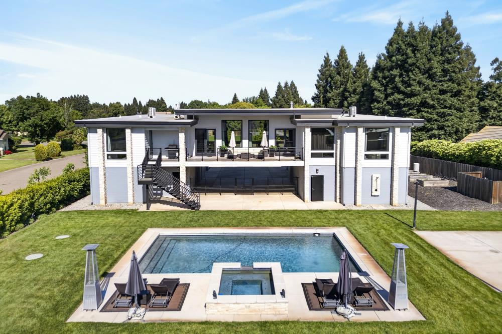 713 Saddleback Drive