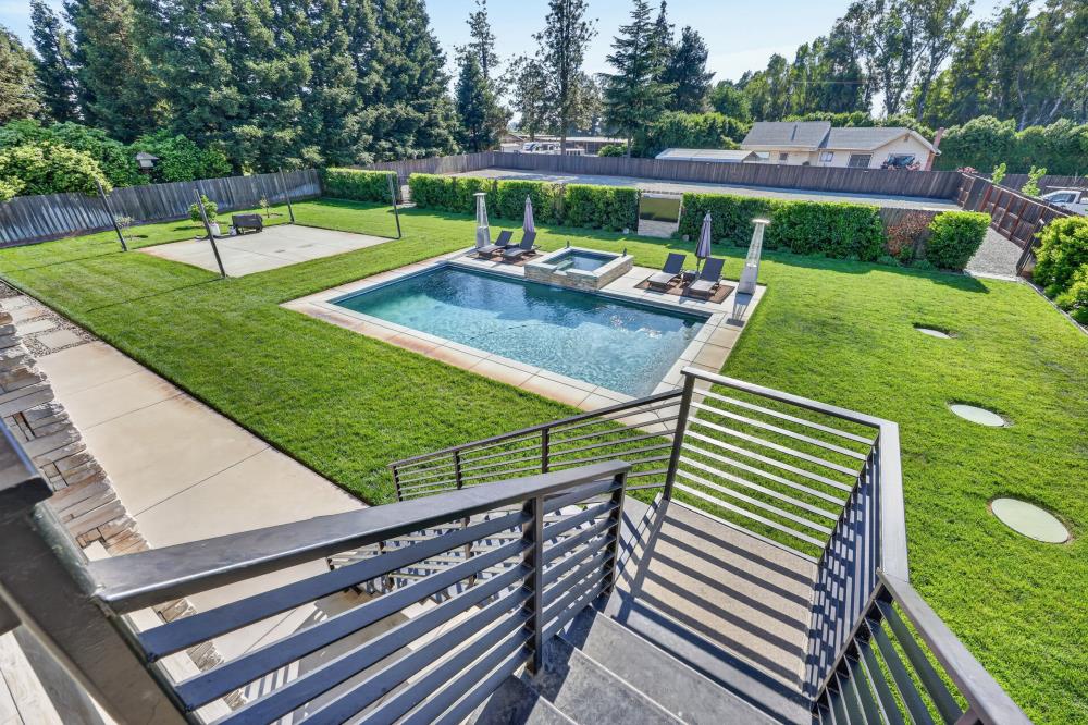 713 Saddleback Drive