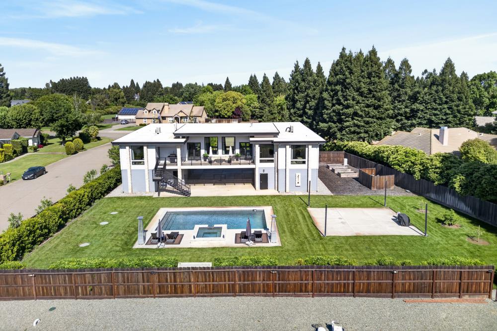 713 Saddleback Drive
