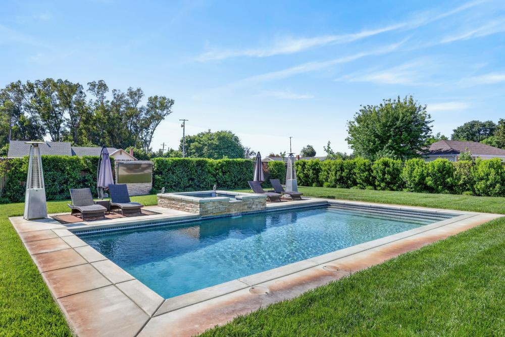 713 Saddleback Drive