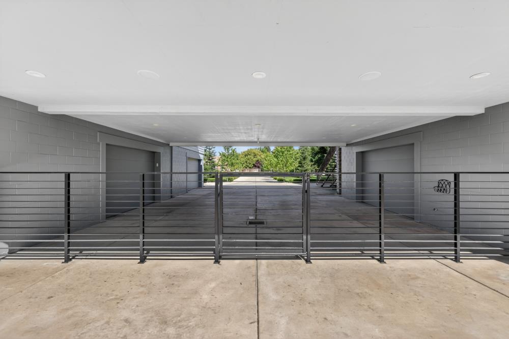 713 Saddleback Drive