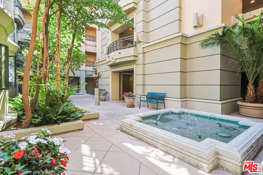 12218 Montana Ave Unit: 208