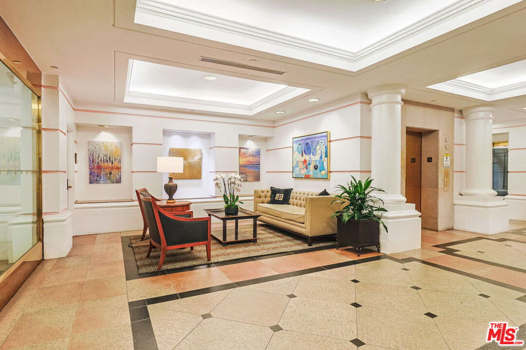 12218 Montana Ave Unit: 208