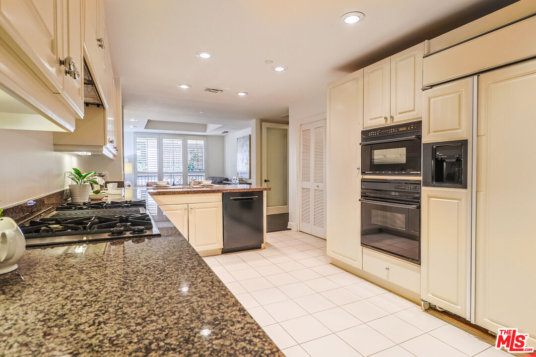 12218 Montana Ave Unit: 208