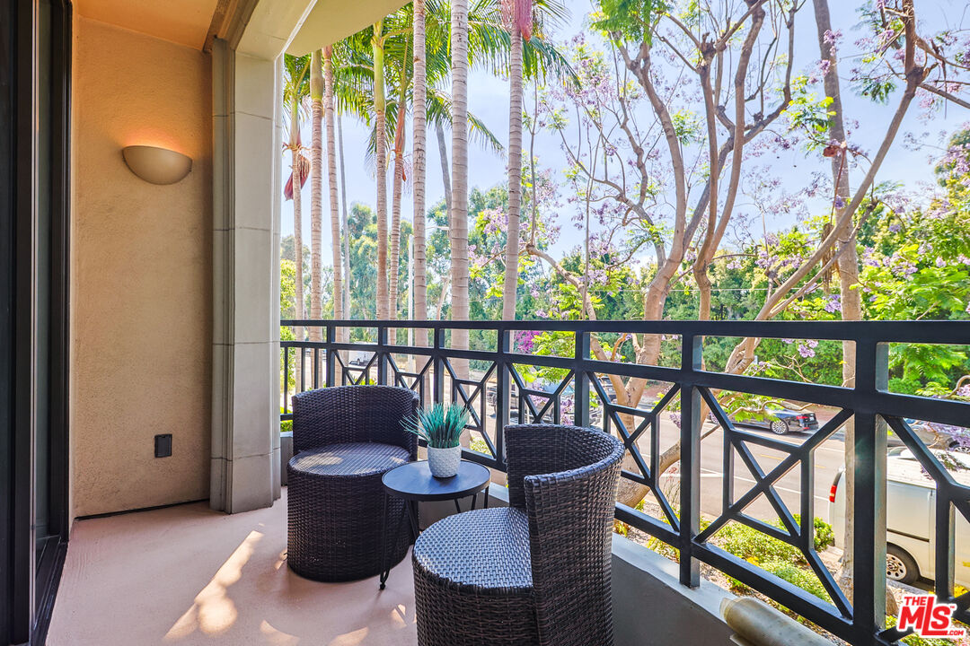 12218 Montana Ave Unit: 208