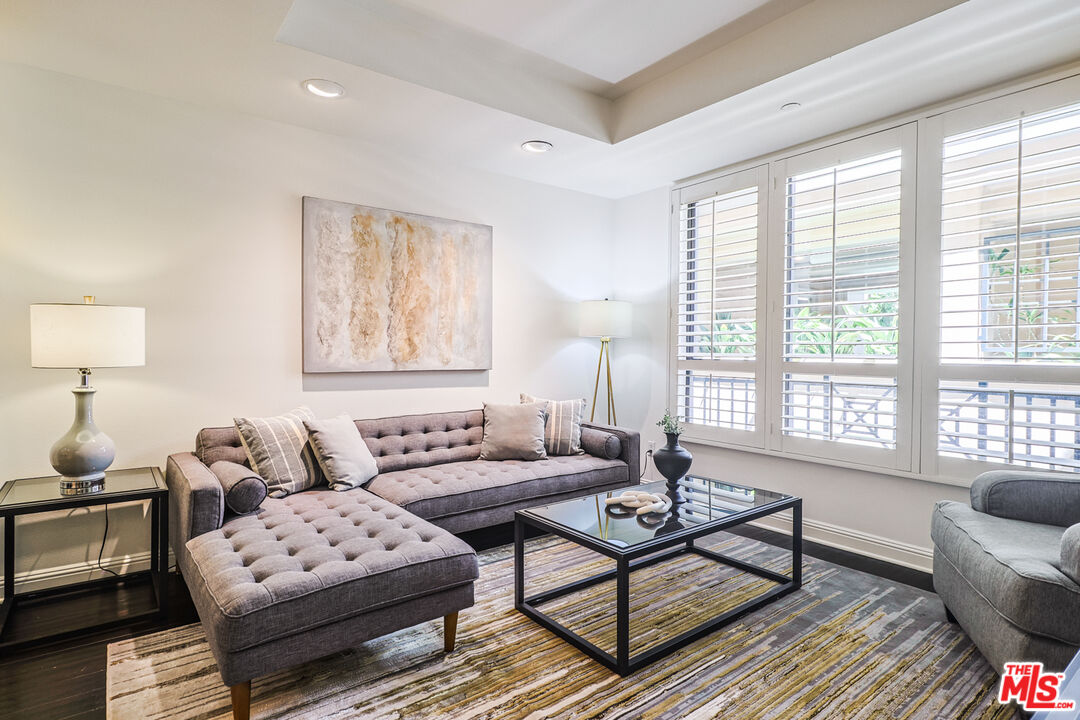 12218 Montana Ave Unit: 208