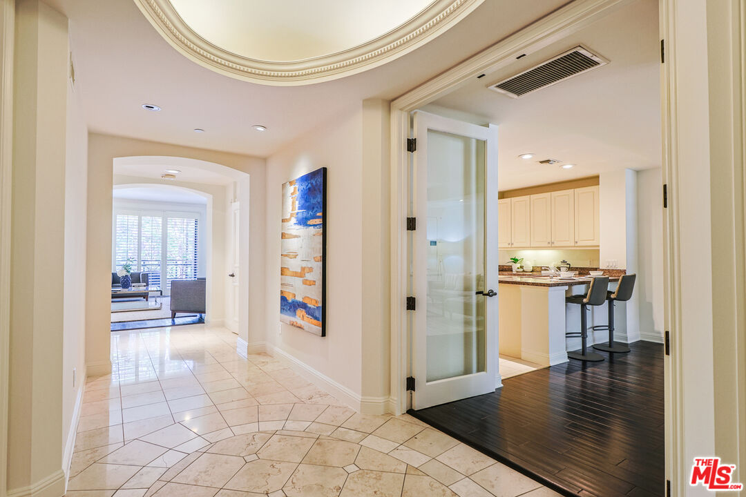 12218 Montana Ave Unit: 208