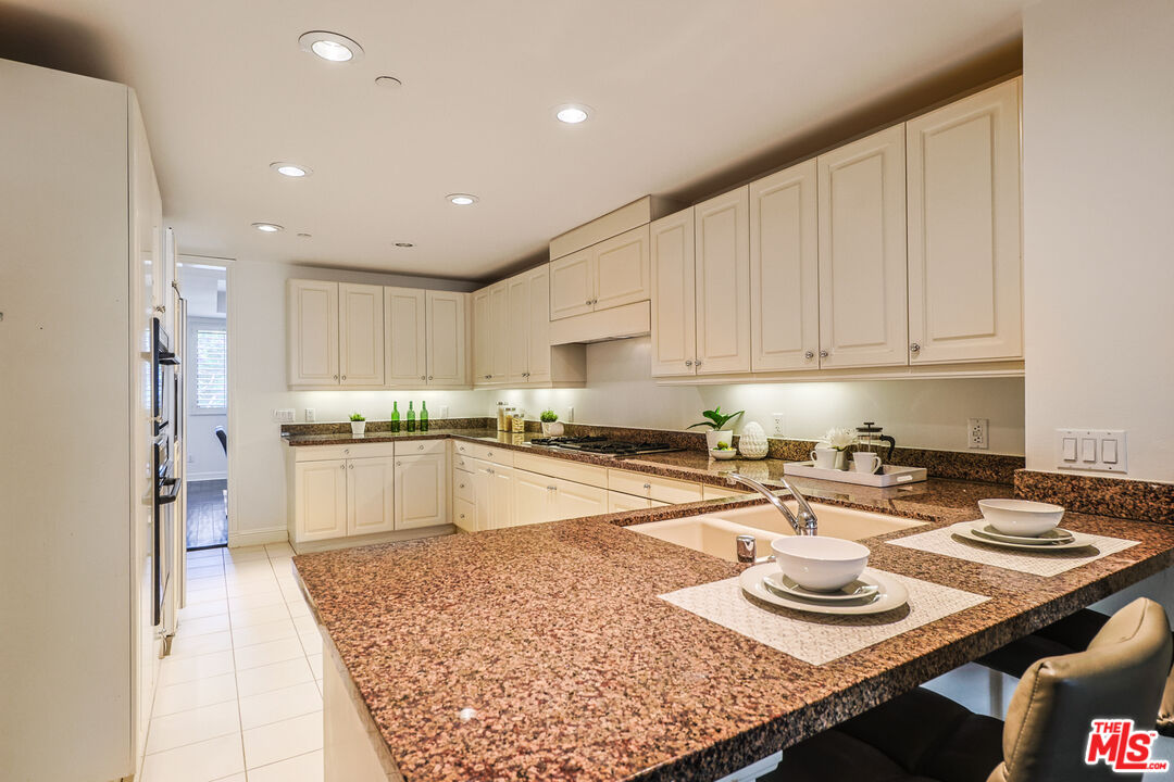 12218 Montana Ave Unit: 208