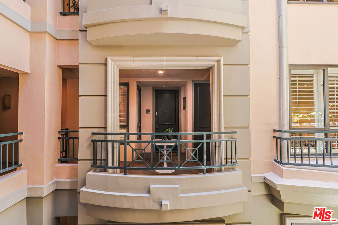 12218 Montana Ave Unit: 208