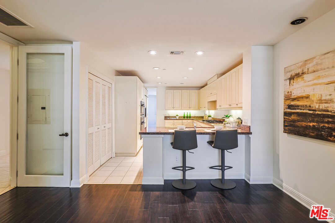 12218 Montana Ave Unit: 208