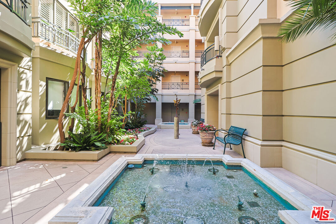 12218 Montana Ave Unit: 208