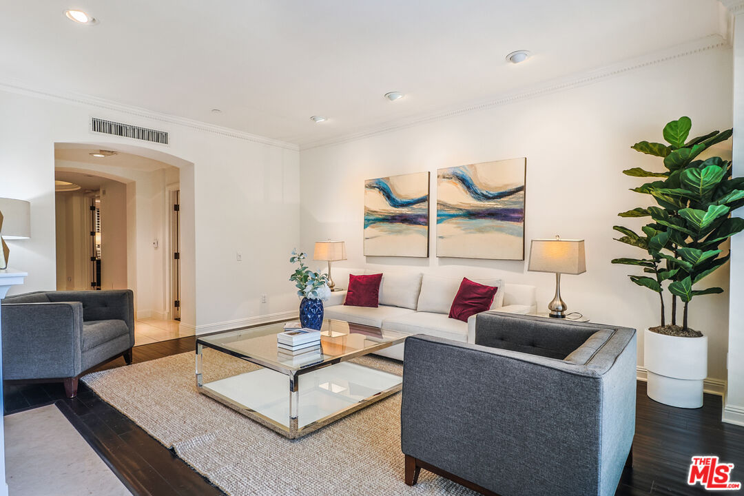 12218 Montana Ave Unit: 208