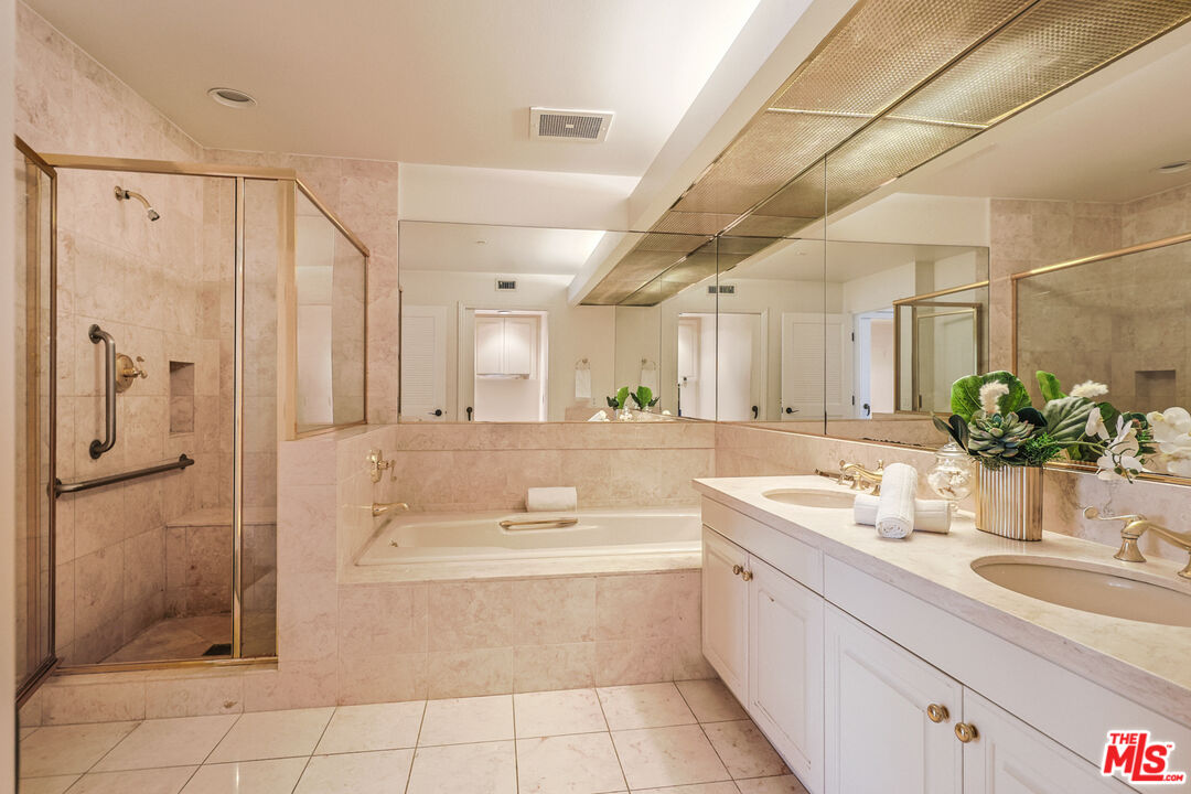 12218 Montana Ave Unit: 208