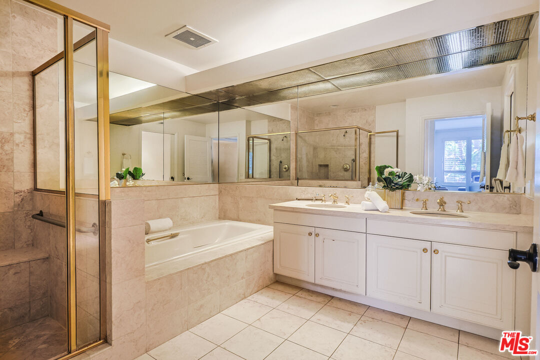 12218 Montana Ave Unit: 208