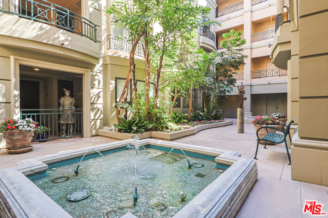 12218 Montana Ave Unit: 208