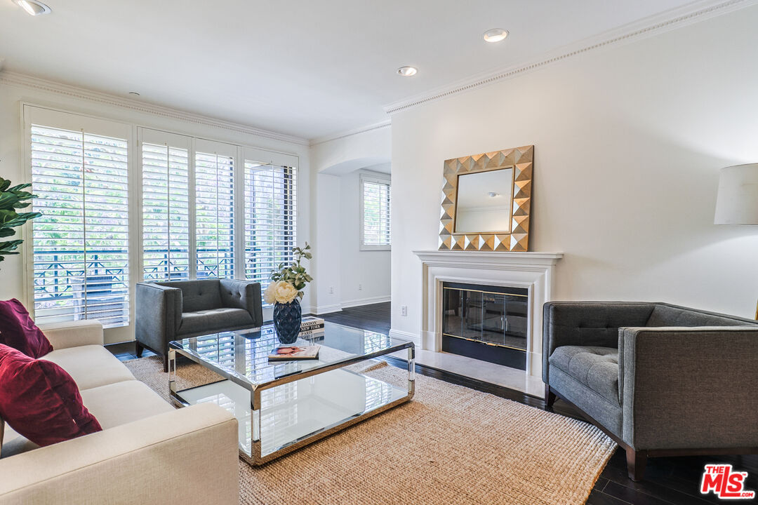 12218 Montana Ave Unit: 208