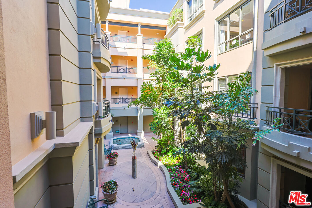 12218 Montana Ave Unit: 208