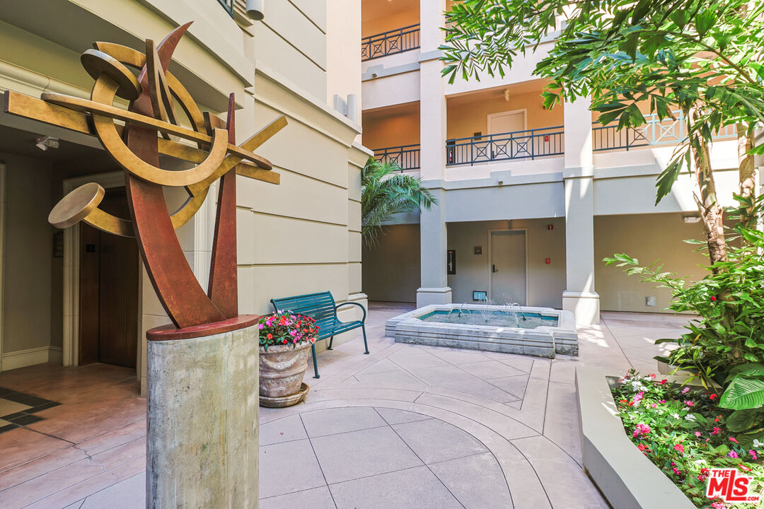 12218 Montana Ave Unit: 208