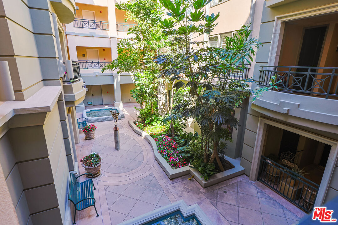 12218 Montana Ave Unit: 208