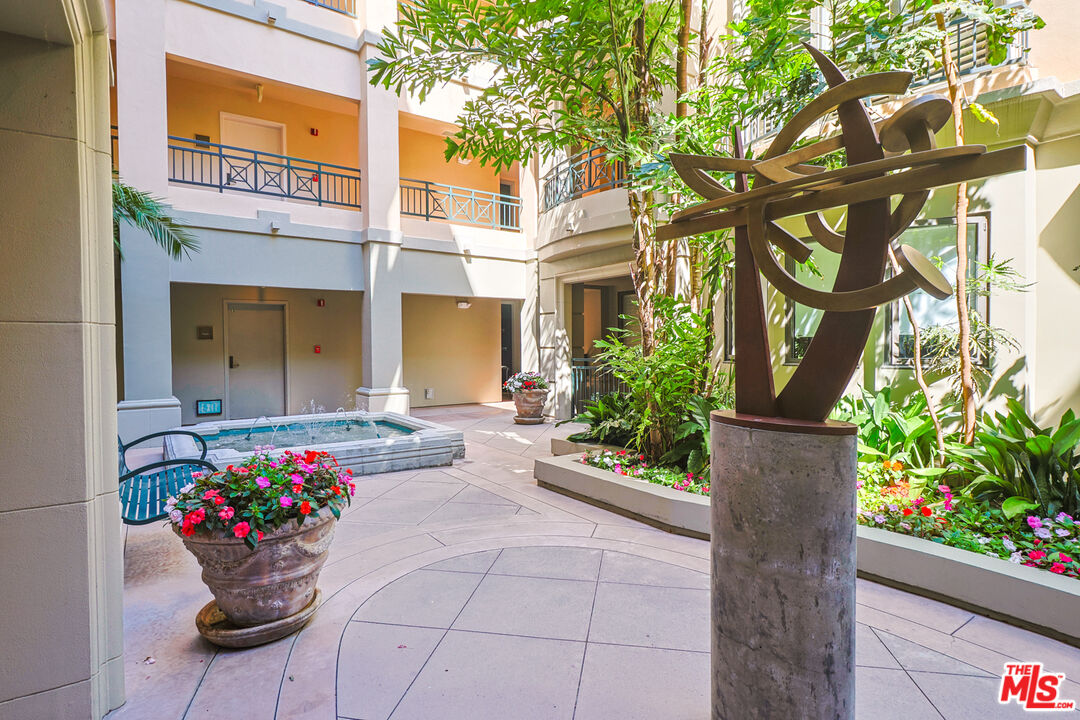 12218 Montana Ave Unit: 208