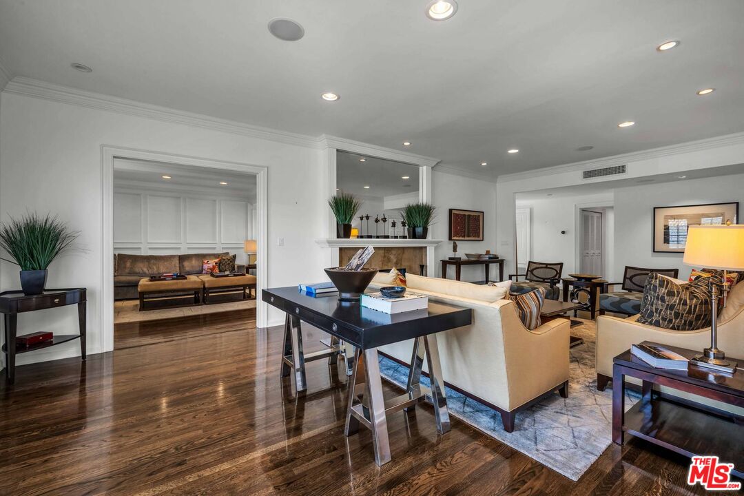 11745 Montana Ave Unit: 301