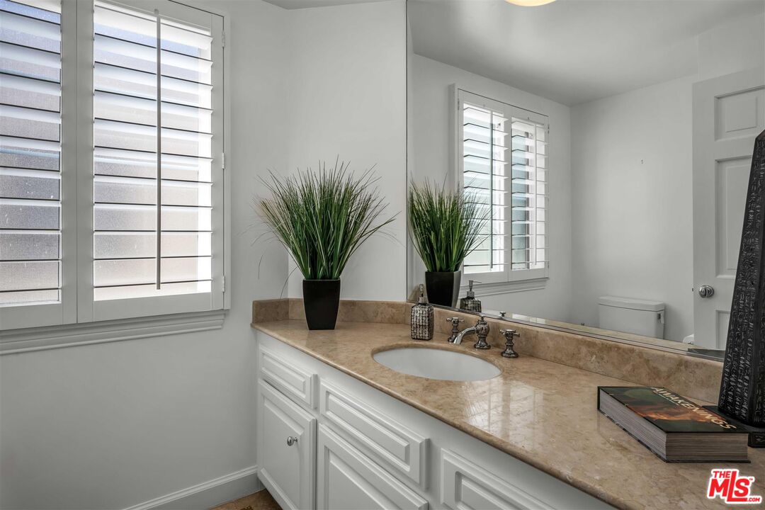 11745 Montana Ave Unit: 301