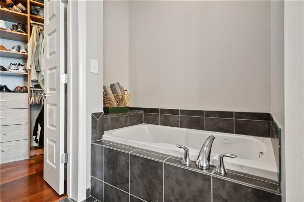 1080 Peachtree Street NE Unit 2512