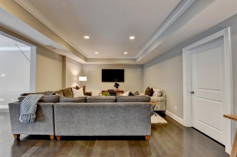 2960 Manorview Lane