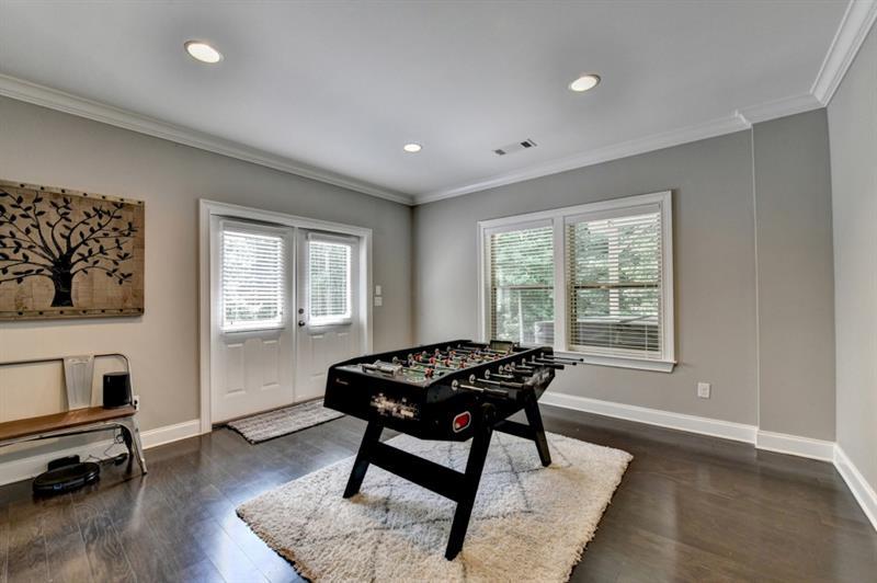 2960 Manorview Lane