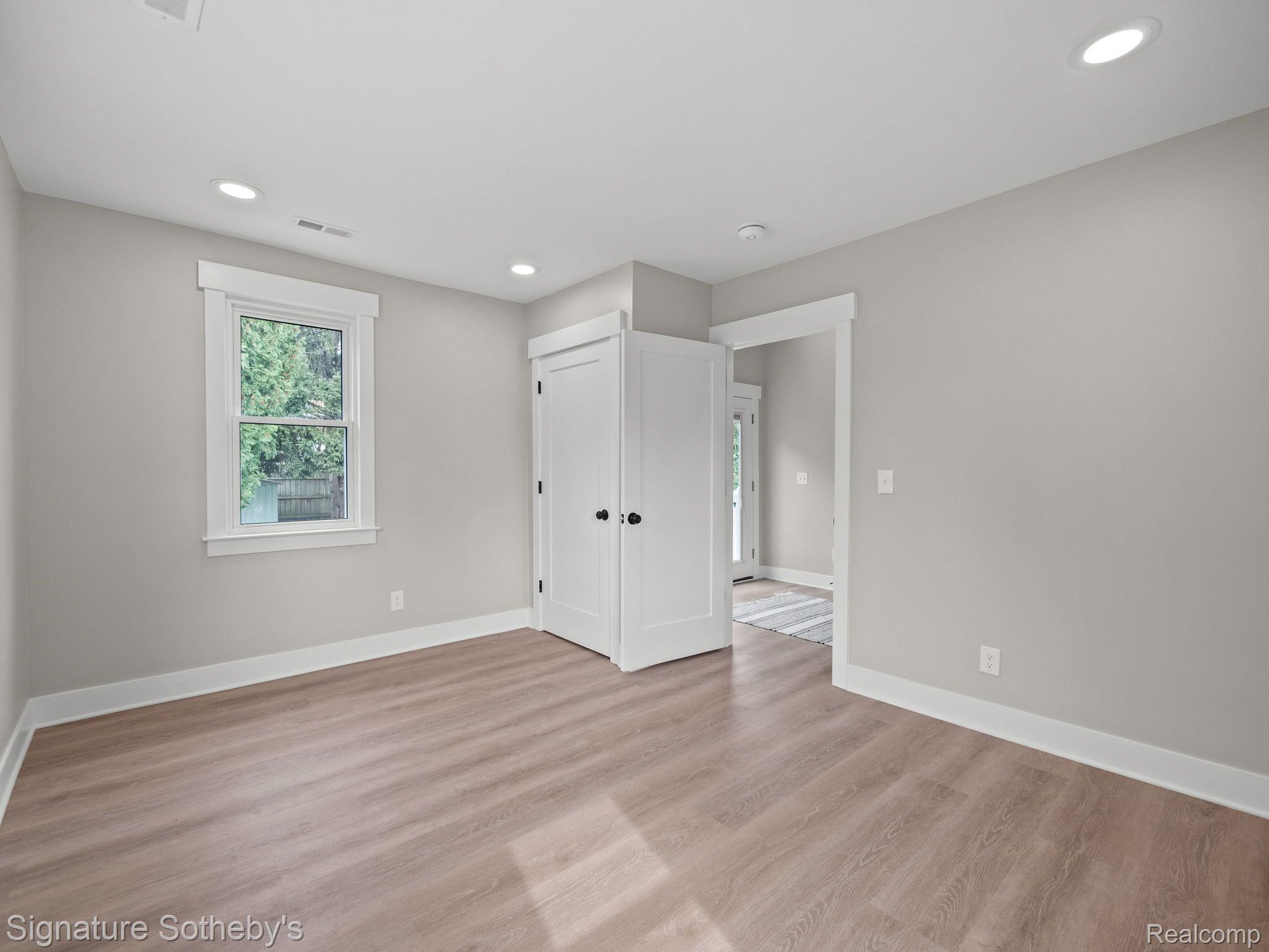 333 E LA SALLE Avenue