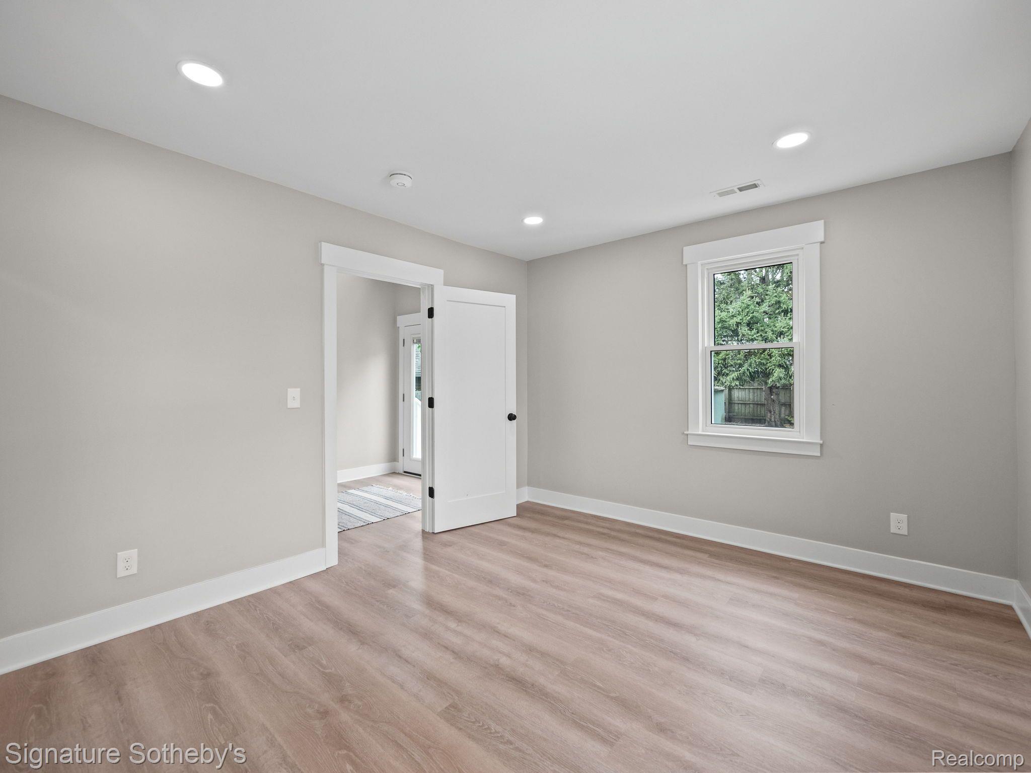 333 E LA SALLE Avenue