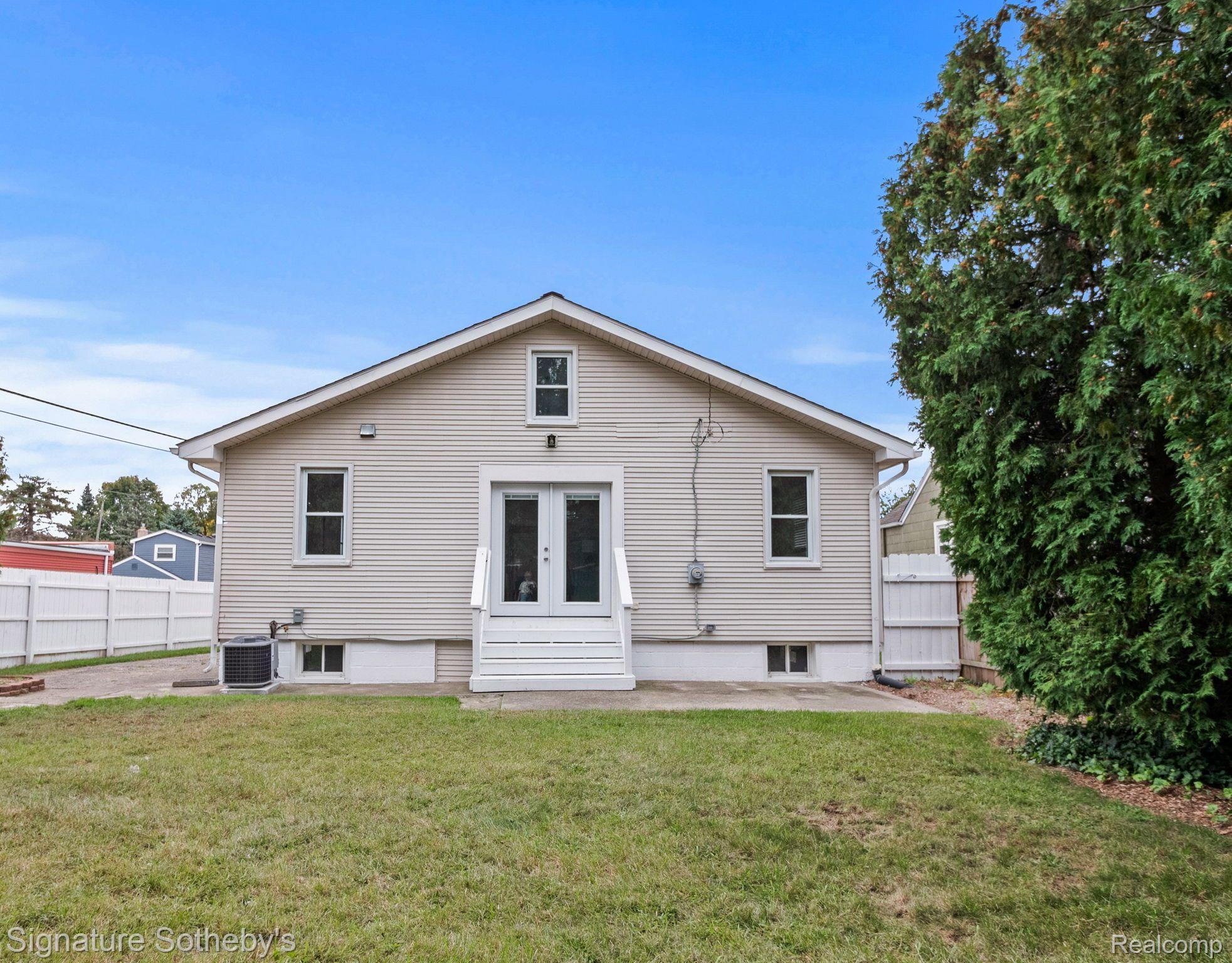 333 E LA SALLE Avenue