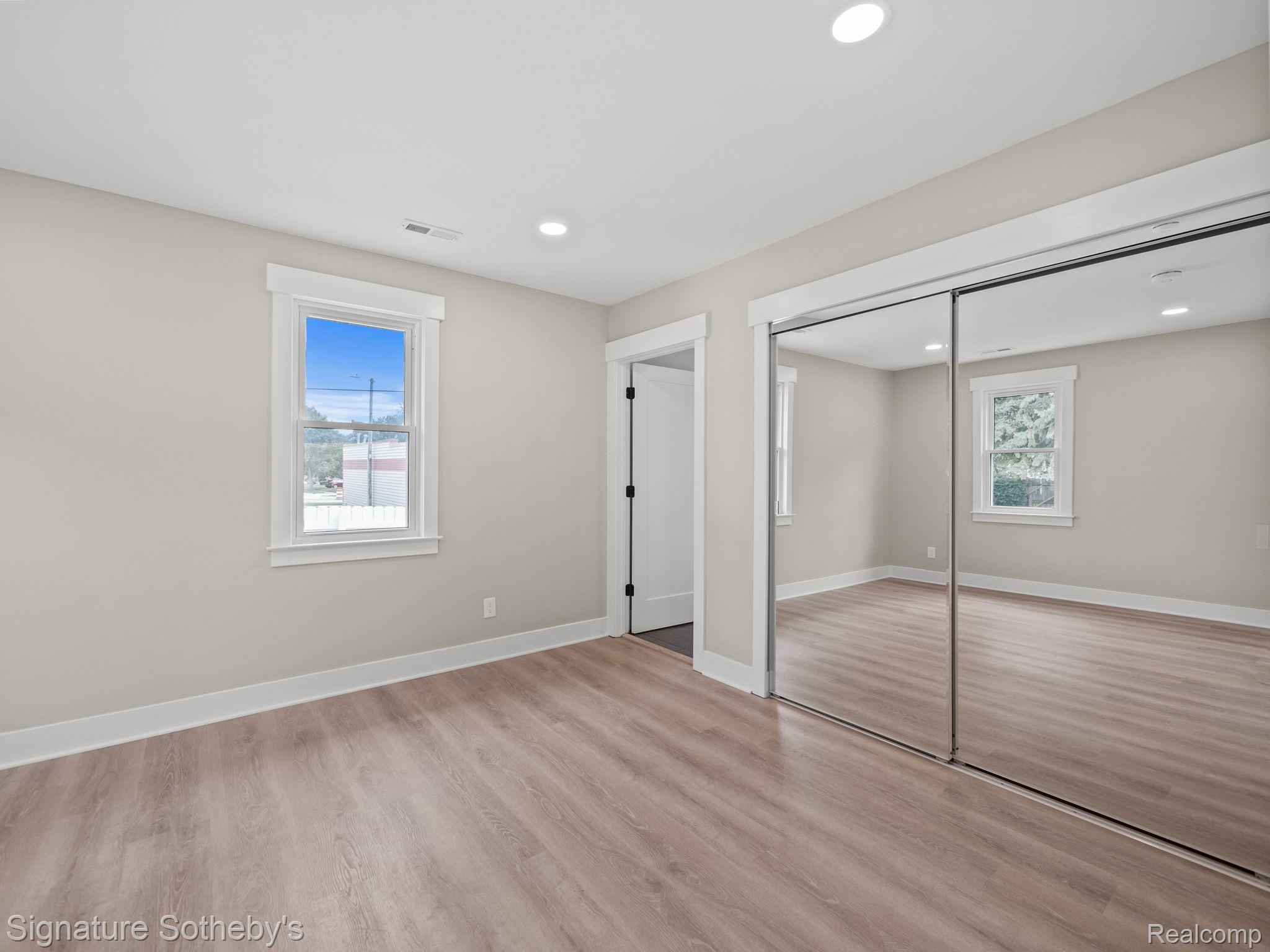 333 E LA SALLE Avenue