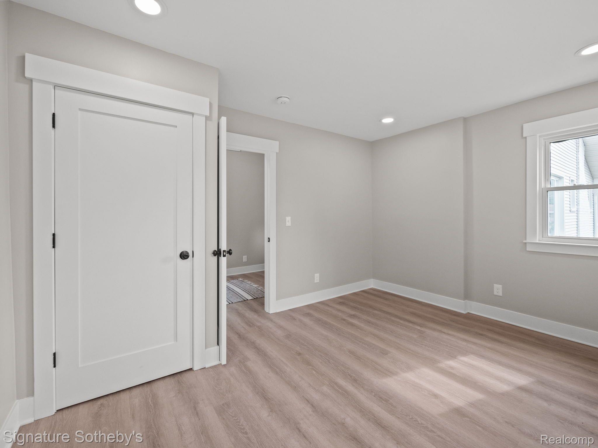 333 E LA SALLE Avenue